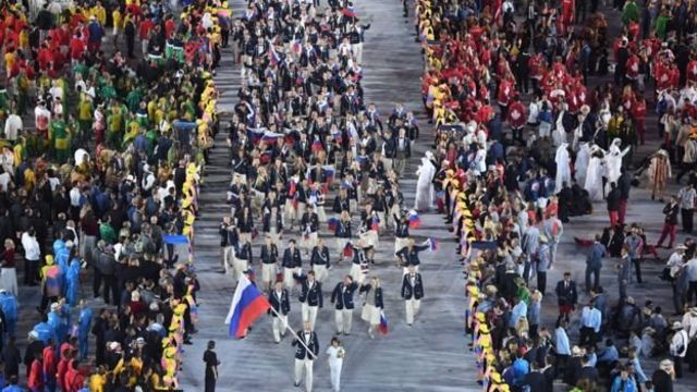 La delegación rusa desfila en la ceremonia de apertura de los Juegos Olímpicos de Río 2016.