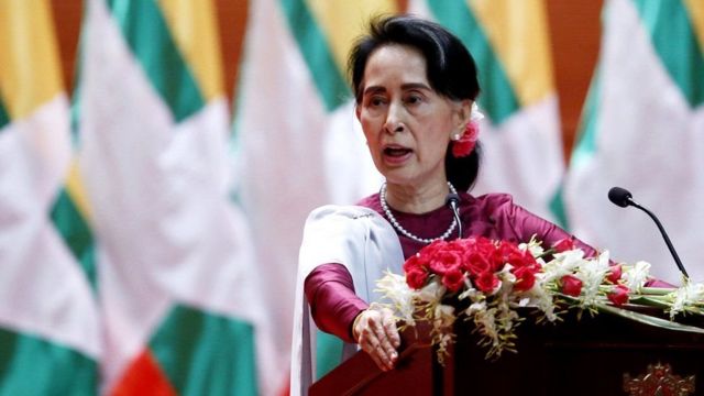 Aung San Suu Kyi ayaa dhaleecayn sii koraysa kala kulantay hawlgallada ay milatarigu ka wadaan Rakhine