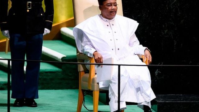 Devant plusieurs anciens présidents Issifou Mahamadou du Niger a réaffirmé son engagement à ne pas briguer un troisième mandat