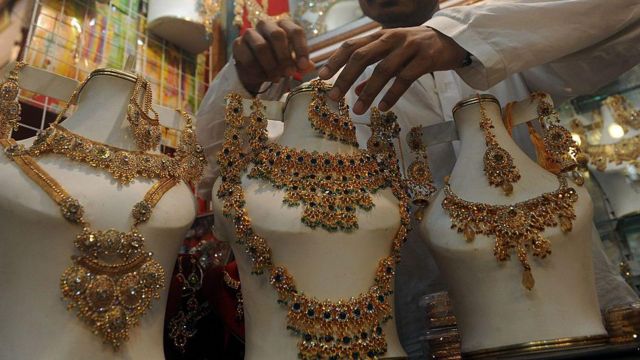 پاکستان میں سونے کی قیمت میں بے تحاشا اضافے کی وجہ، کیا اس میں ہونے ...