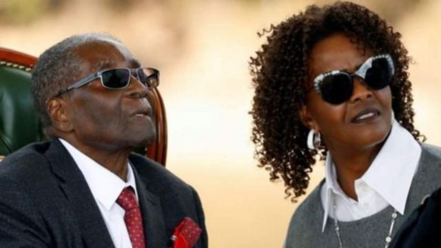 Mugabe n'umukenyezi wiwe Grace bakeje intsinzi ya Perezida Emmerson Mnangagwa