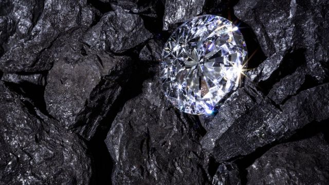 Diamante entre carbón