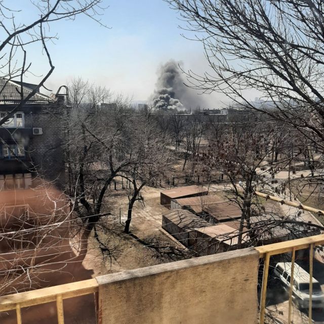 Devrim Çiner'in evinden çektiği fotoğraf Mariupol'deki savaşı gösteriyor.