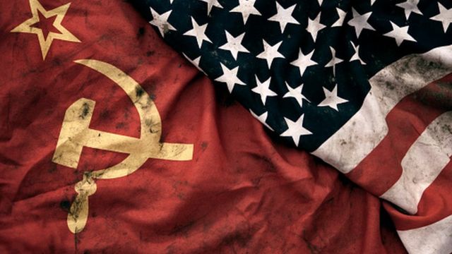 العلمان الأمريكي والسوفييتي