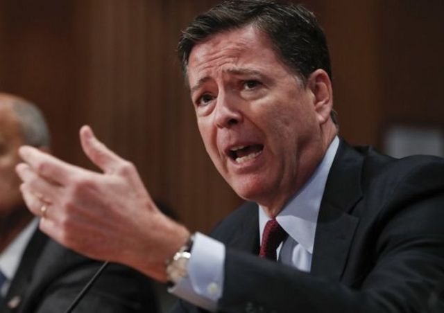 Comey hablando.
