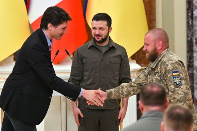 El primer ministro de Canadá, Justin Trudeau, recibió la semana pasada al presidente de Ucrania, Volodymyr Zelensky, quien estuvo acompañado por militares.