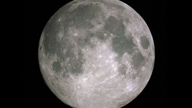 Повний місяць із Землі
