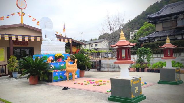 Cảnh sát cần làm rõ tiền cất giữ tại chùa được sử dụng vào việc gì.