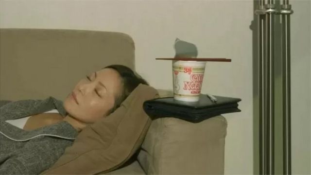 饮食不规律还会影响睡眠。(photo:BBC)