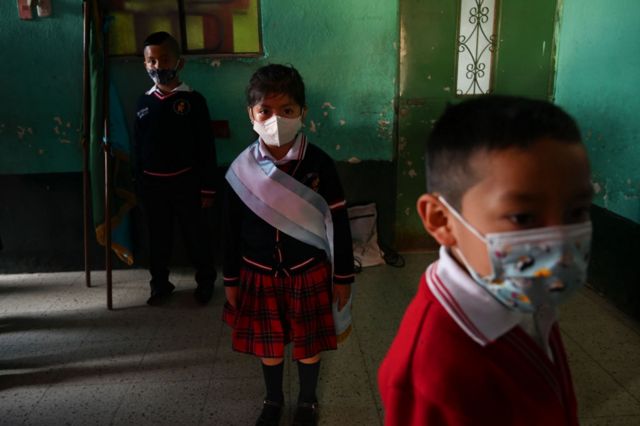 Niños en la escuela en Guatemala. 