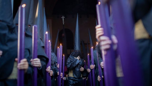 Cofrades de negro