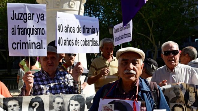 Más de 40 años después de la muerte de Franco, su figura sigue creando polémica en España.