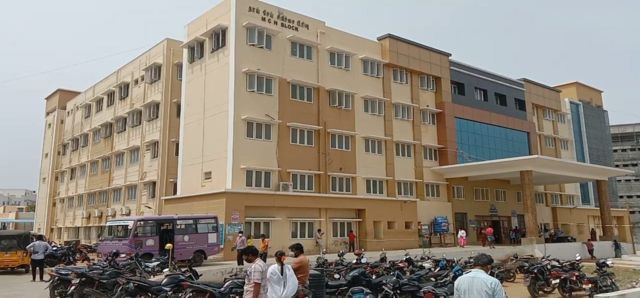 அரசு மருத்துவமனைக்குள் சாமி படம் வைக்கக்கூடாது என சுற்றறிக்கை: நடந்தது என்ன?