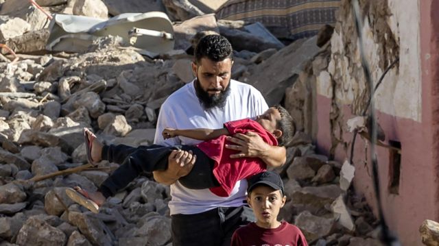 மொராக்கோ நிலநடுக்கம்: 'என் குடும்பத்தில் 10 பேரை இழந்துவிட்டேன்' - வேதனையில் மக்கள்