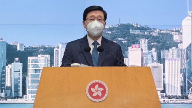 中国香港行政长官李家超在特区政府总部会见记者（中新社图片30/12/2022）