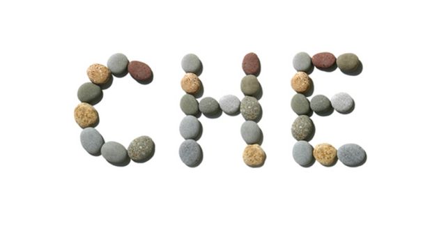 Che escrito con piedras.