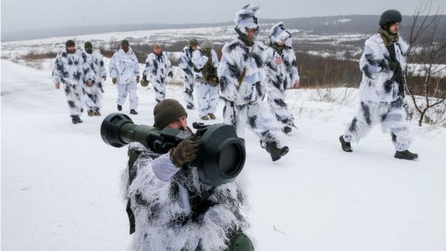 جنود أوكرانيين على الجبهة