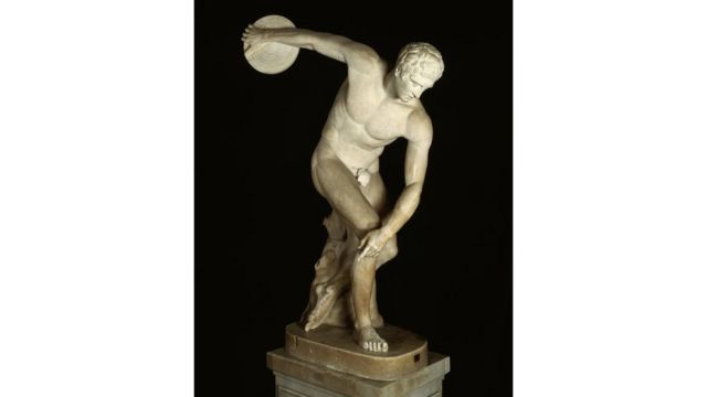 كان الإغريق يتنافسون عراة لإظهار القوة الجسدية