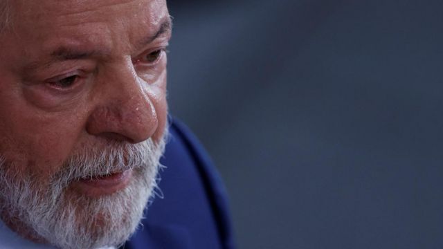 Lula de perfil