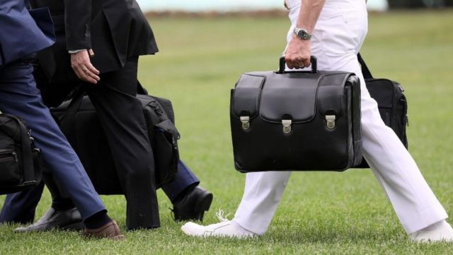 美国总统团队随时携带“核武器按钮”的手提皮包(photo:BBC)