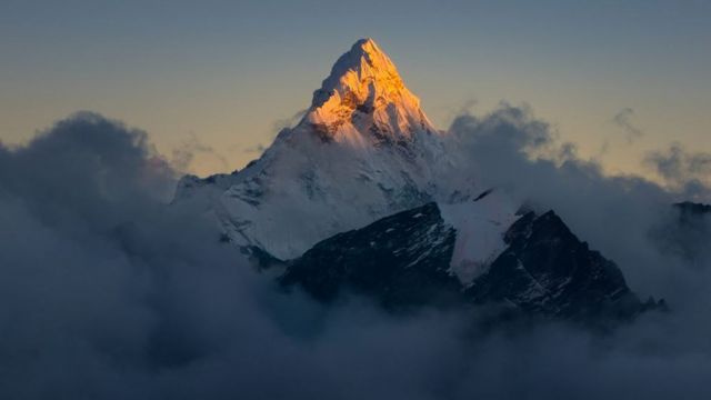 珠峰登顶70周年：父辈首次成功的经历和如今的攀登热潮(photo:BBC)
