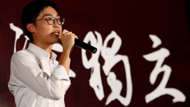 陈浩天2016年出席一个支持香港独立的集会，事后成为香港警方建议取缔香港民族党的其中一个理据。