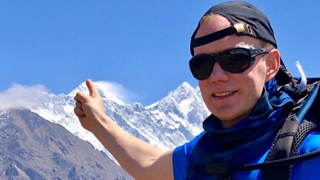 British man Robin Haynes Fisher pointing at Mount Everest before his ascent