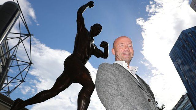 Shearer with his statue