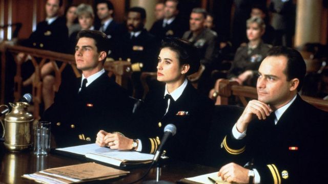 كان فيلم "بضعة رجال أخيار"، الذي عُرِضَ في التسعينيات، عبارة عن دراما تجري وقائعها في قاعات المحاكم