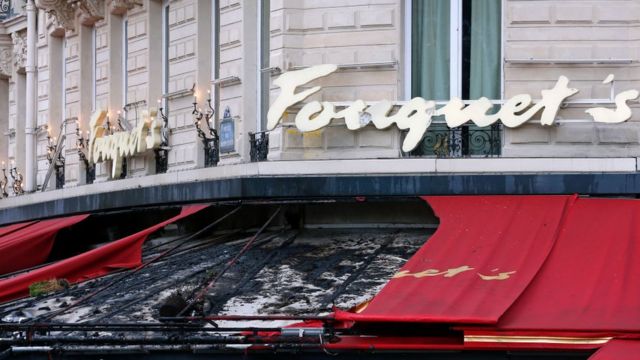 Як виглядає Париж після протестів "жовтих жилетів" - фото - BBC News ...