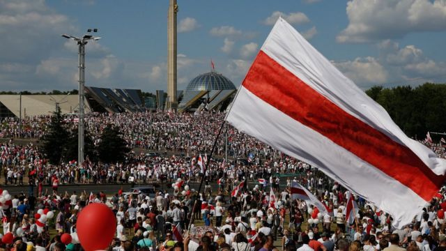 Belarus'ta ne oluyor? Sokaklara dökülen on binlerce kişi ne ...