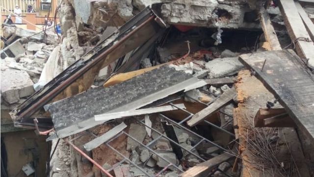 Lagos Building Collapse: Authorities don rescue two pipo wey trap ...