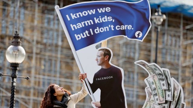 Caricatura de Zuckerberg durante una protesta reciente en Londres.