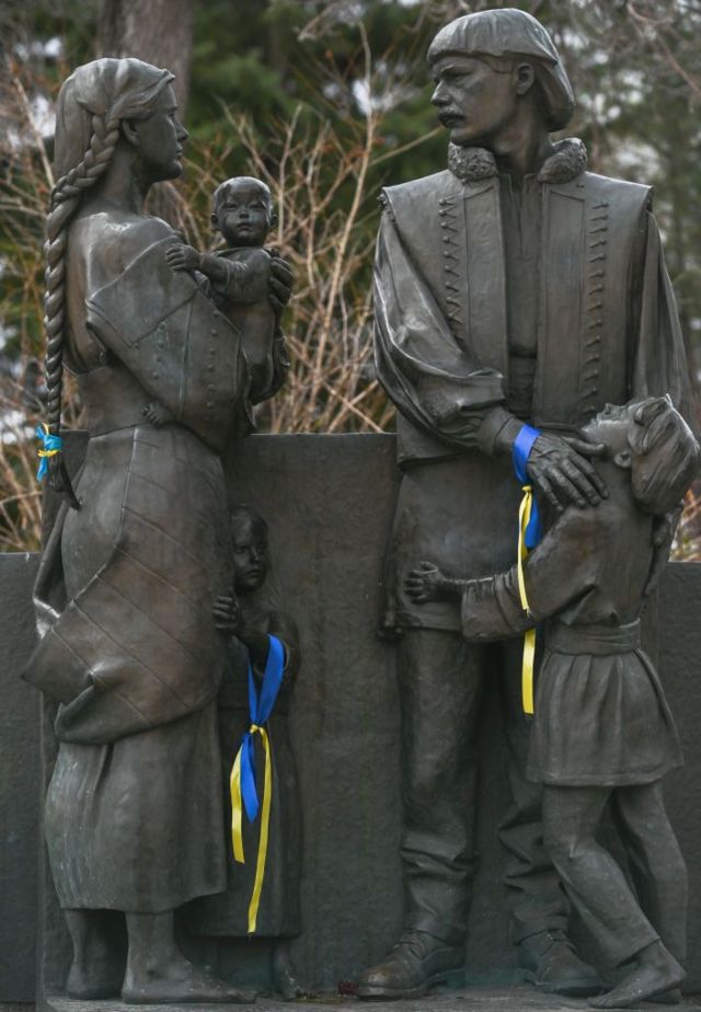 Monumento ubicado en Edmonton que conmemora a los primeros ucranianos que se asentaron en Canadá en 1891.