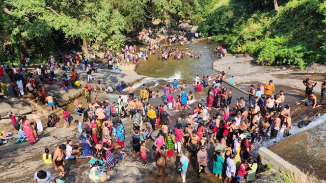 கோவை குற்றாலம்- சுற்றுலா பயணிகளிடம் மோசடி