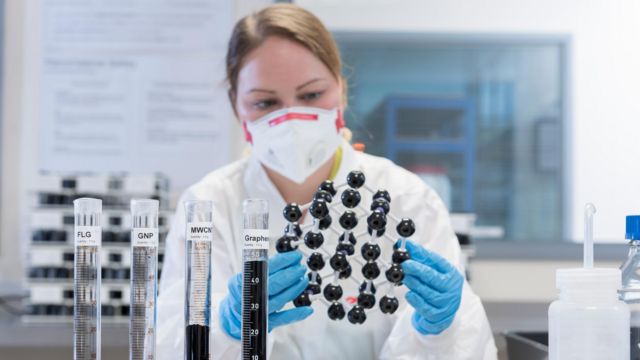 மரத்திலிருந்து உருவாகும் பேட்டரிகள்