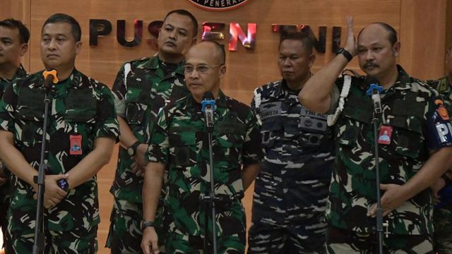 Menurut Mabes TNI penetapan tersangka dua pajurit TNI yaitu Marsdya TNI Henri Alfiandi jabatan Kepala Basarnas dan Letkol Administrasi Afri Budi Cahyanto jabatan Koorsmin Kepala Basarnas atas dugaan korupsi oleh KPK adalah melanggar prosedur.