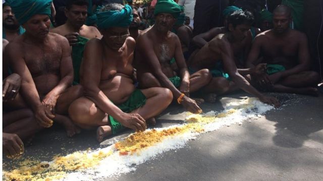 ஜந்தர் மந்தர் சாலையில் மண் சோறு