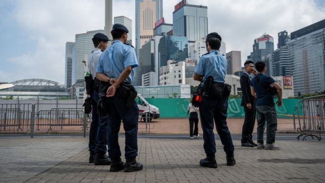 中国香港特区立法会大楼外多名警员站岗戒备（25/10/2023）