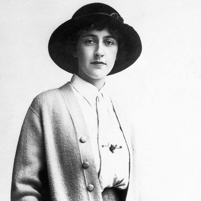 Agatha Christie em foto em preto e branco
