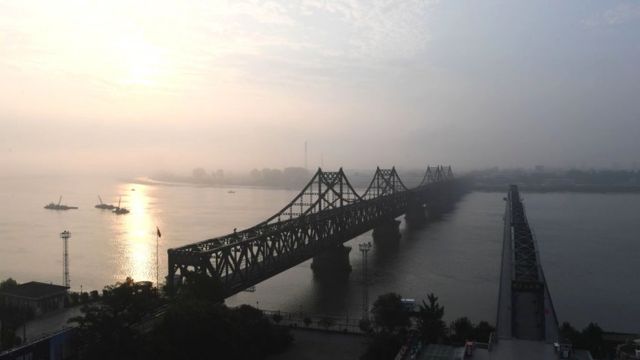 တရုတ်နဲ့ မြောက်ကိုရီးယား နယ်စပ် ချစ်ကြည်ရေးတံတား