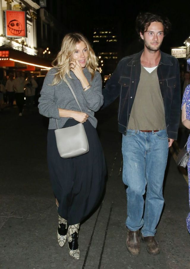 Sienna Miller y su pareja, el actor Oli Green