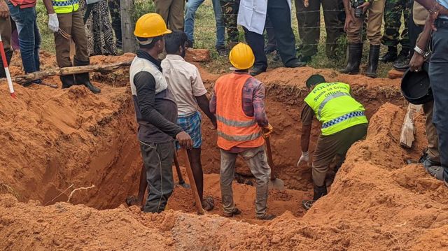 இலங்கையில் 20திற்கும் மேற்பட்ட பகுதிகளில் மனித புதைக்குழிகள் அடையாளம் காணப்பட்டுள்ளது