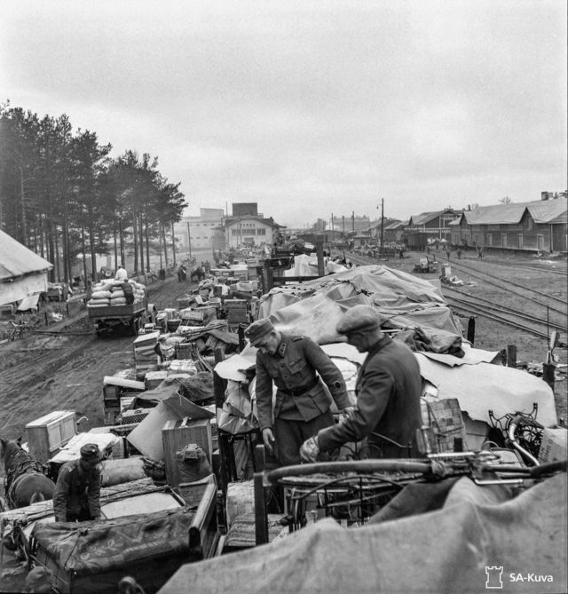 Trens de evacuação na estação ferroviária de Rovaniemi em setembro de 1944