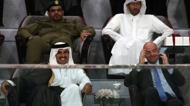 El emir de Qatar con el presidente de la FIFA.