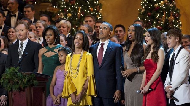 Obamas at recording of "Christmas in Washington" performance with Justin Bieber (r), Victoria Justice (2nd r), Jennifer Hudson (3rd r) and Conan O'Brien.