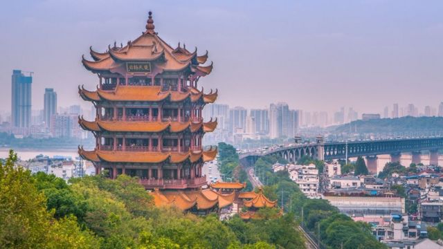 Virus viêm phổi bí ẩn bùng phát ở Vũ Hán, Trung Quốc - BBC News Tiếng Việt