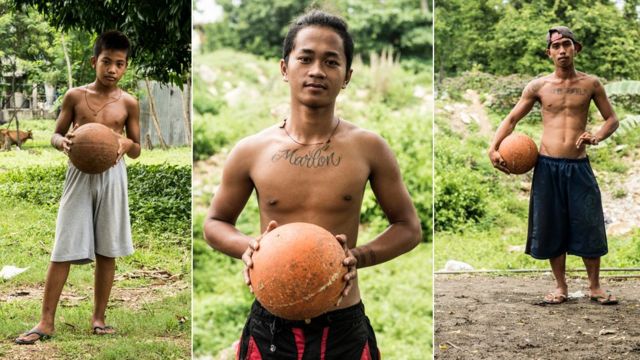 شباب يلعبون كرة السلة في الفلبين