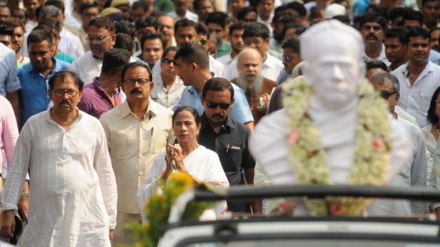 বিদ্যাসাগরের মূর্তি নিয়ে কলকাতায় তৃণমূলের পদযাত্রা
