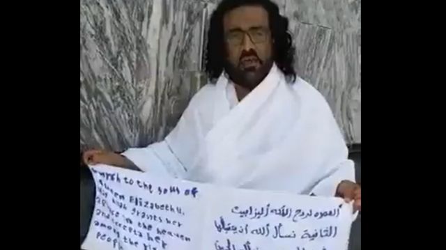 Yemenli adam Umre için camideydi